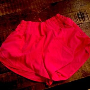 Lululemon hotty hot high rise 2.5 inch size 2